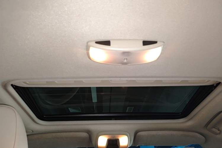 Used Volvo S80L 2010 2.5T Zhiya Edition Headliner