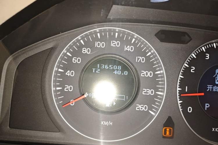 Used Volvo S80L 2010 2.5T Zhiya Edition Odometer Close Up