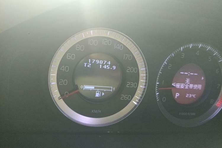 Used Volvo S80L 2010 2.5T ZhiZun Edition Odometer Close Up