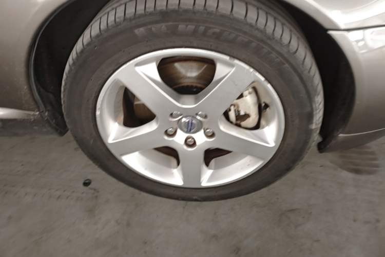 Used Volvo S80L 2010 2.5T Zhiya Edition Right Front Wheel Hub