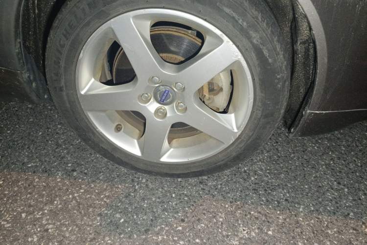 Used Volvo S80L 2010 2.5T ZhiZun Edition Right Front Wheel Hub