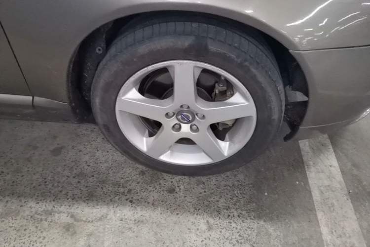 Used Volvo S80L 2010 2.5T Zhiya Edition Right Front Wheel Hub