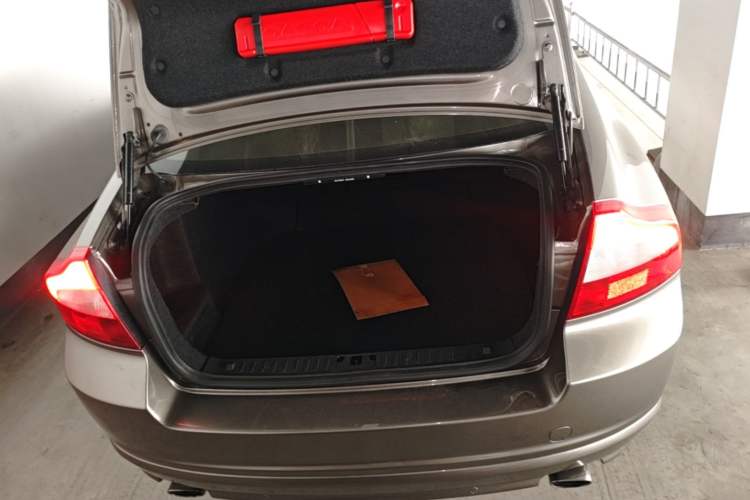Used Volvo S80L 2010 2.5T Zhiya Edition Trunk