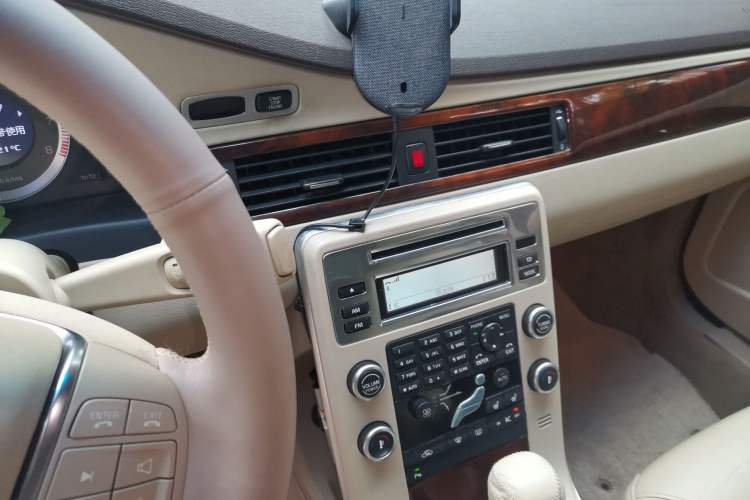 Used Volvo S80L 2010 2.5T ZhiShang Edition Audio And AC Panel
