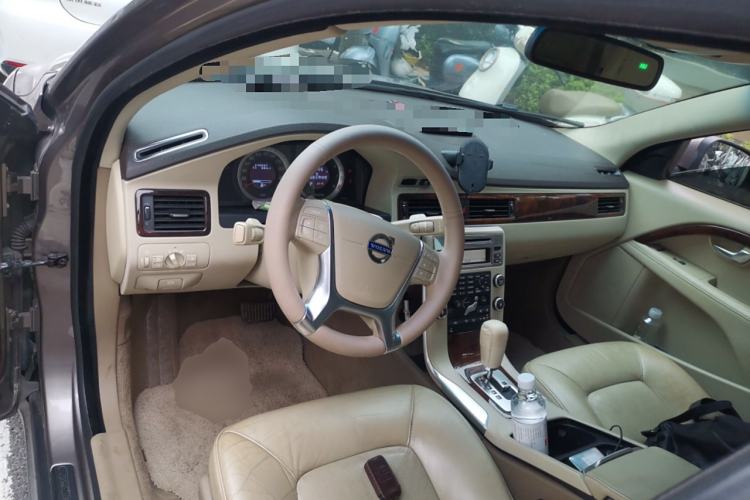 Used Volvo S80L 2010 2.5T ZhiShang Edition Center Console