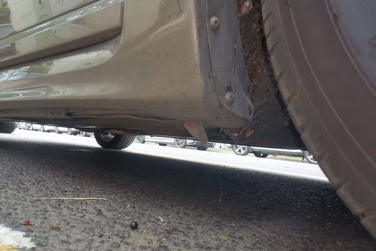 Used Volvo S80L 2010 2.5T ZhiShang Edition Chassis Front Right