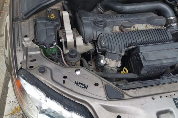 Used Volvo S80L 2010 2.5T ZhiShang Edition Engine Bay Right