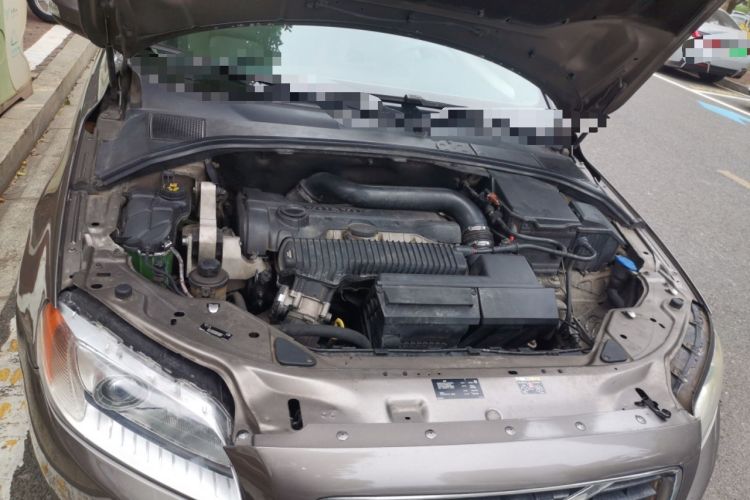 Used Volvo S80L 2010 2.5T ZhiShang Edition Engine Bay
