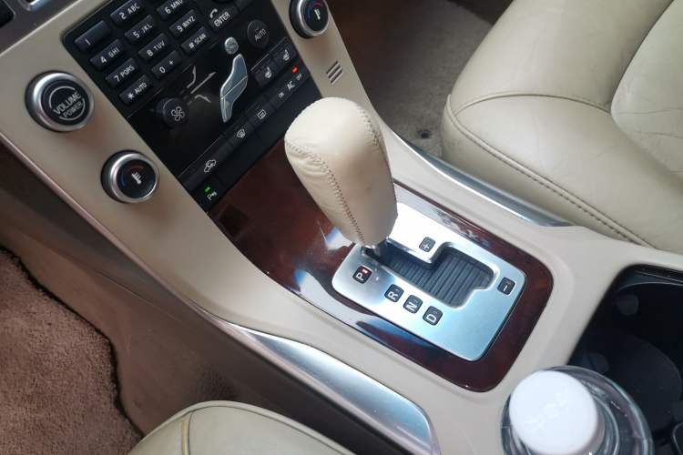 Used Volvo S80L 2010 2.5T ZhiShang Edition Gear Lever