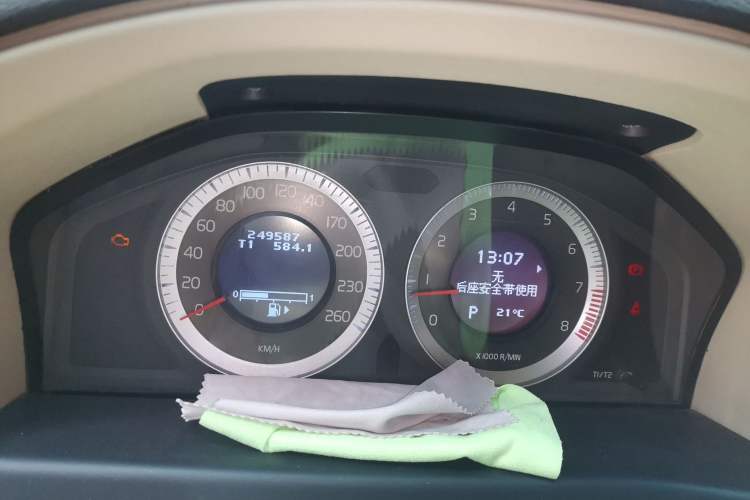 Used Volvo S80L 2010 2.5T ZhiShang Edition Instrument Cluster
