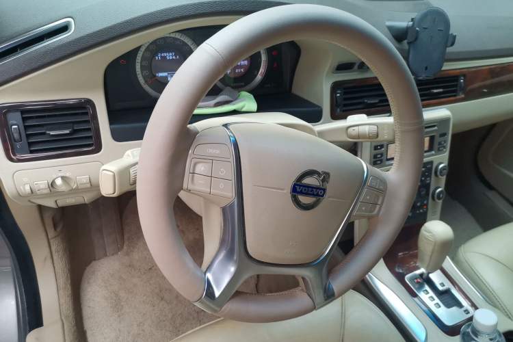 Used Volvo S80L 2010 2.5T ZhiShang Edition Steering Wheel