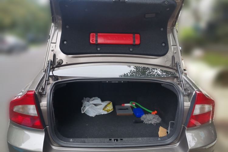 Used Volvo S80L 2010 2.5T ZhiShang Edition Trunk