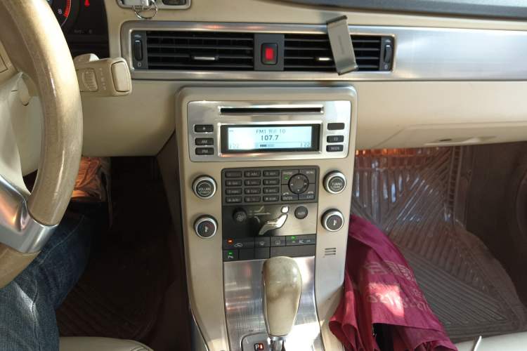 Used Volvo S80L 2010 2.5T Zhiya Edition Audio And AC Panel