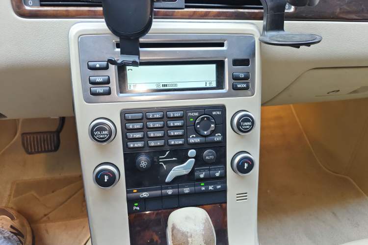 Used Volvo S80L 2010 2.5T Zhiya Edition Audio And AC Panel