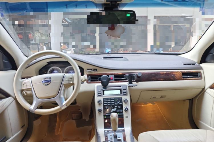 Used Volvo S80L 2010 2.5T Zhiya Edition Center Console
