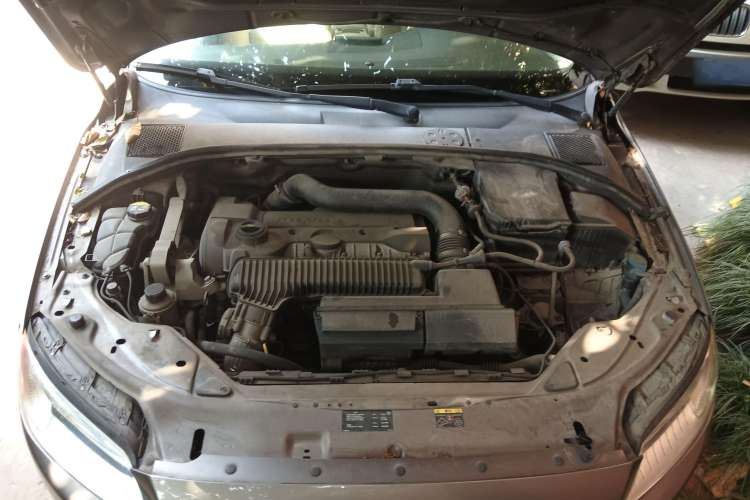 Used Volvo S80L 2010 2.5T Zhiya Edition Engine Bay