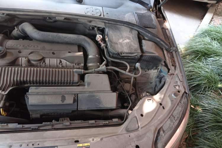 Used Volvo S80L 2010 2.5T Zhiya Edition Engine Bay Left
