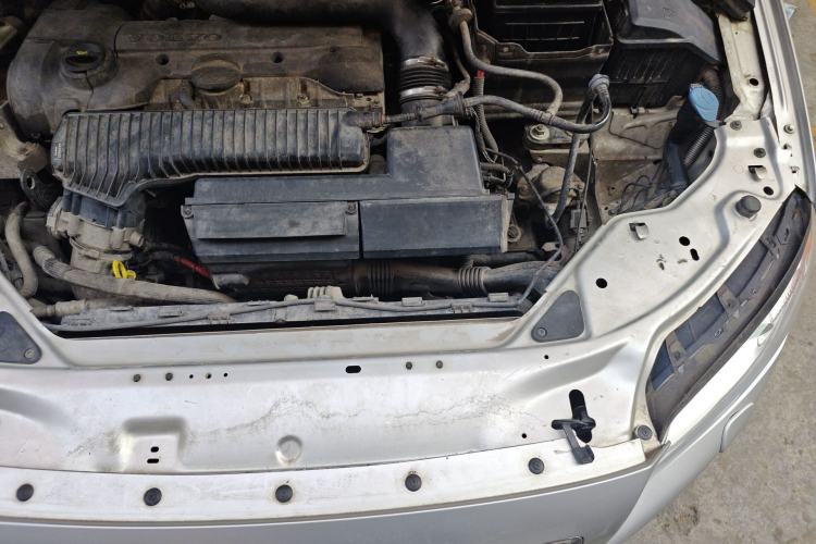 Used Volvo S80L 2010 2.5T Zhiya Edition Engine Bay Left
