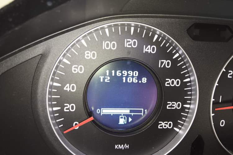 Used Volvo S80L 2010 2.5T Zhiya Edition Odometer Close Up