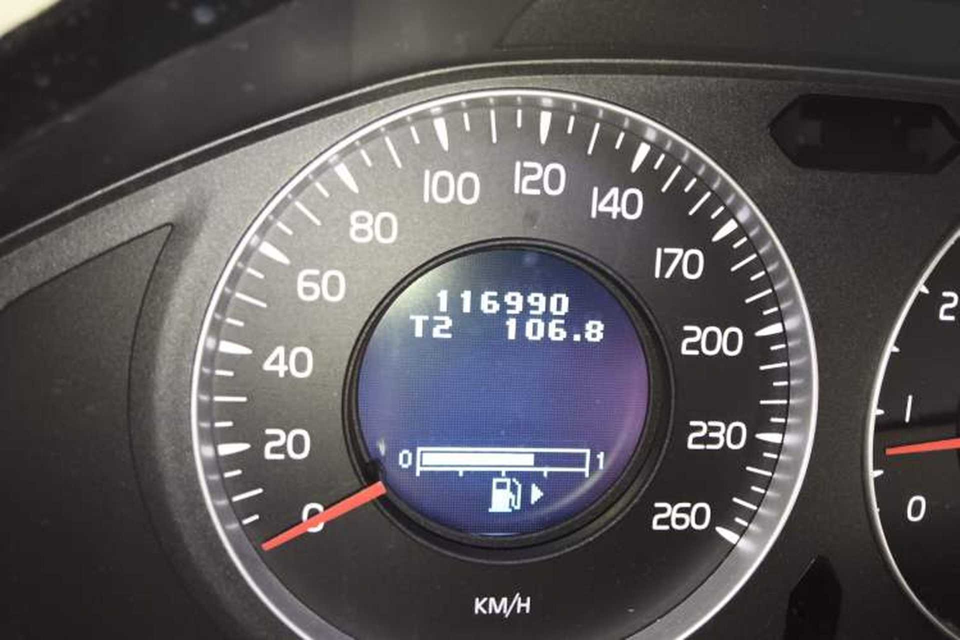 Used Volvo S80L 2010 2.5T Zhiya Edition Odometer Close Up