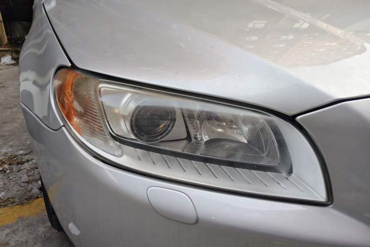 Used Volvo S80L 2010 2.5T Zhiya Edition Right Front Headlight
