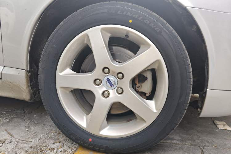 Used Volvo S80L 2010 2.5T Zhiya Edition Right Front Wheel Hub