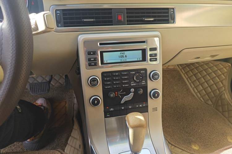 Used Volvo S80L 2011 2.0T ZhiShang Version Audio And AC Panel