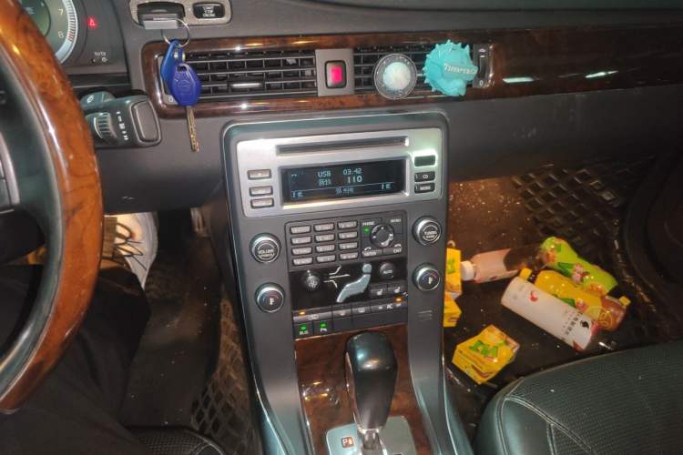 Used Volvo S80L 2011 2.0T ZhiZun Edition Audio And AC Panel