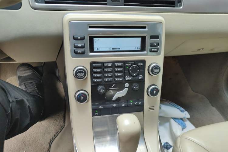 Used Volvo S80L 2011 2.0T ZhiShang Version Audio And AC Panel