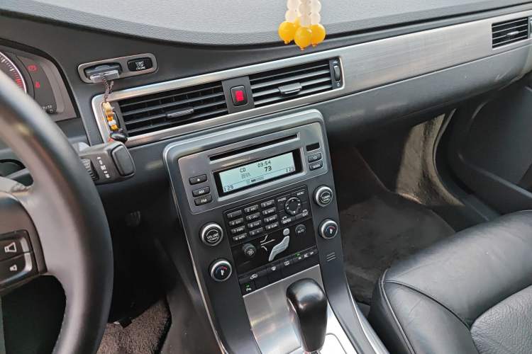 Used Volvo S80L 2011 2.0T ZhiShang Version Audio And AC Panel