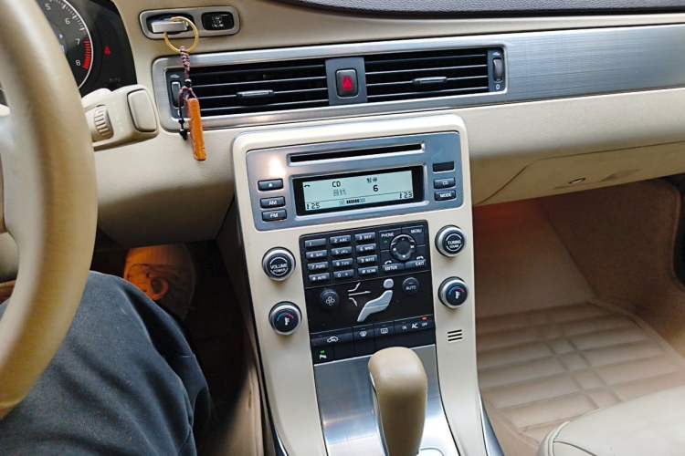 Used Volvo S80L 2011 2.0T Zhiya Edition Audio And AC Panel