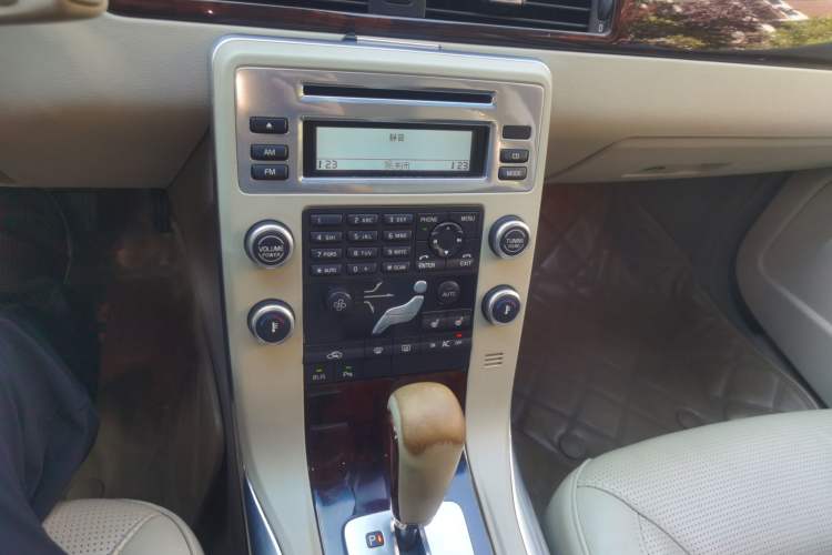 Used Volvo S80L 2011 2.0T ZhiZun Edition Audio And AC Panel
