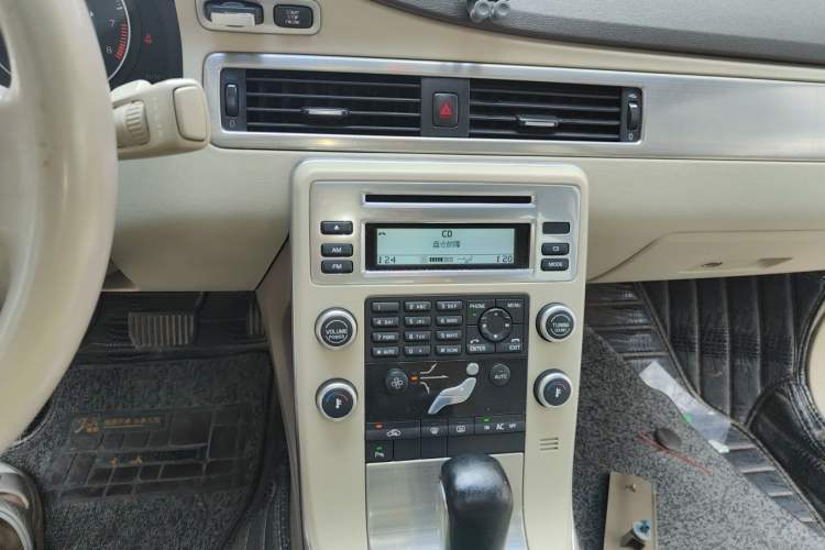 Used Volvo S80L 2011 2.0T Zhiya Edition Audio And AC Panel