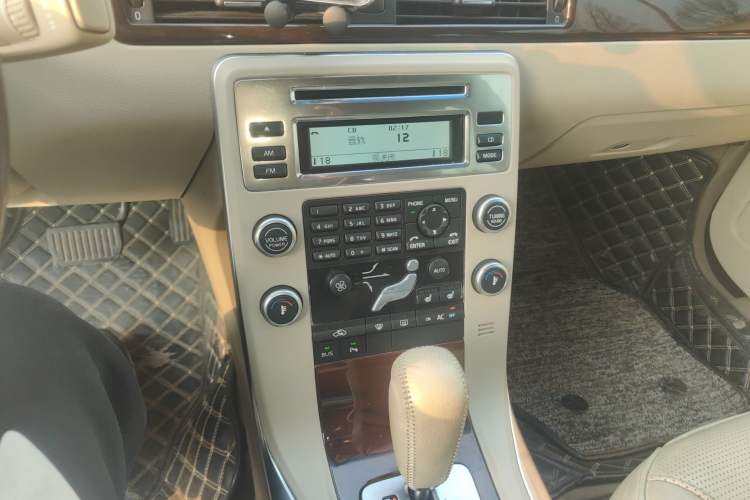 Used Volvo S80L 2011 2.0T ZhiZun Edition Audio And AC Panel