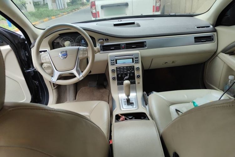 Used Volvo S80L 2011 2.0T ZhiShang Version Center Console