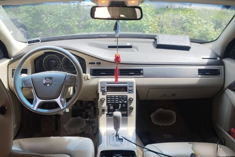 Used Volvo S80L 2011 2.0T Zhiya Edition Center Console