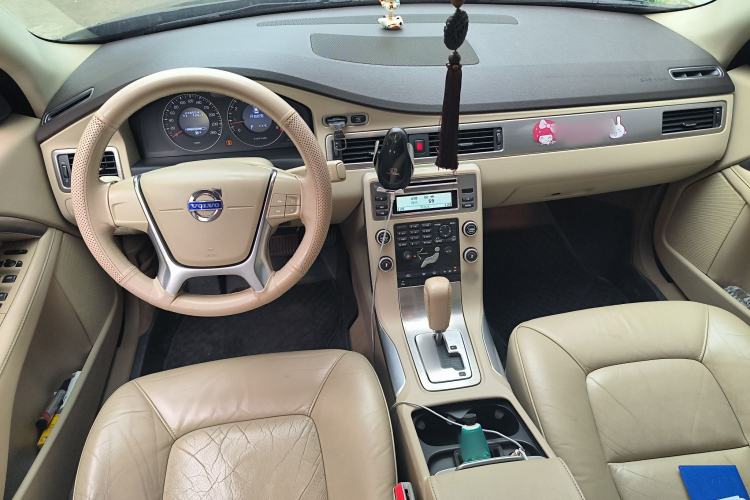 Used Volvo S80L 2011 2.0T ZhiShang Version Center Console