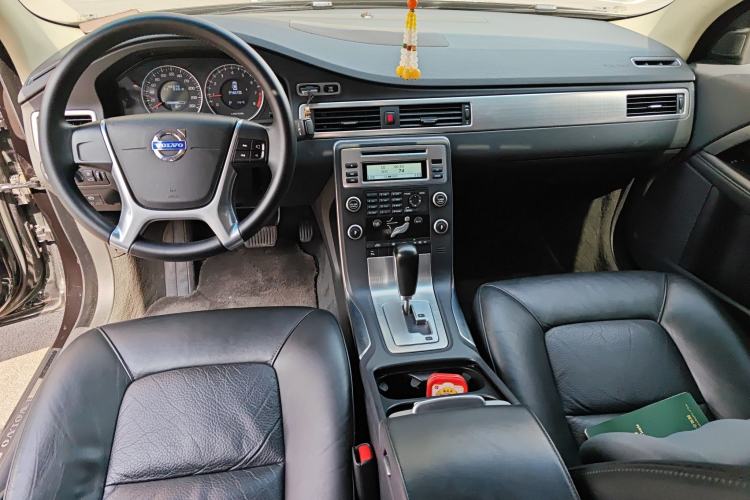 Used Volvo S80L 2011 2.0T ZhiShang Version Center Console