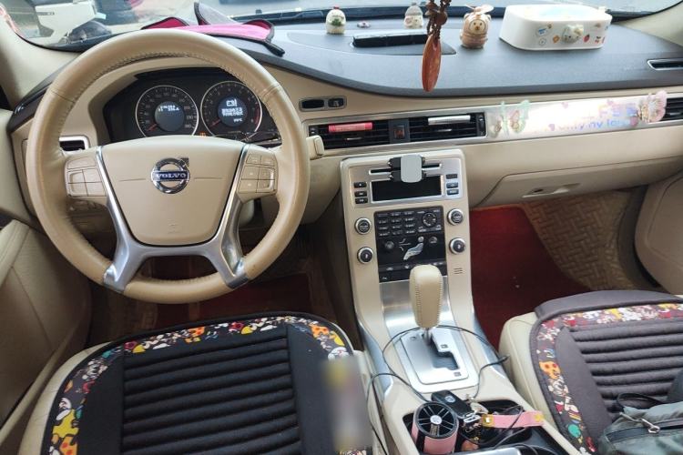 Used Volvo S80L 2011 2.0T ZhiShang Version Center Console