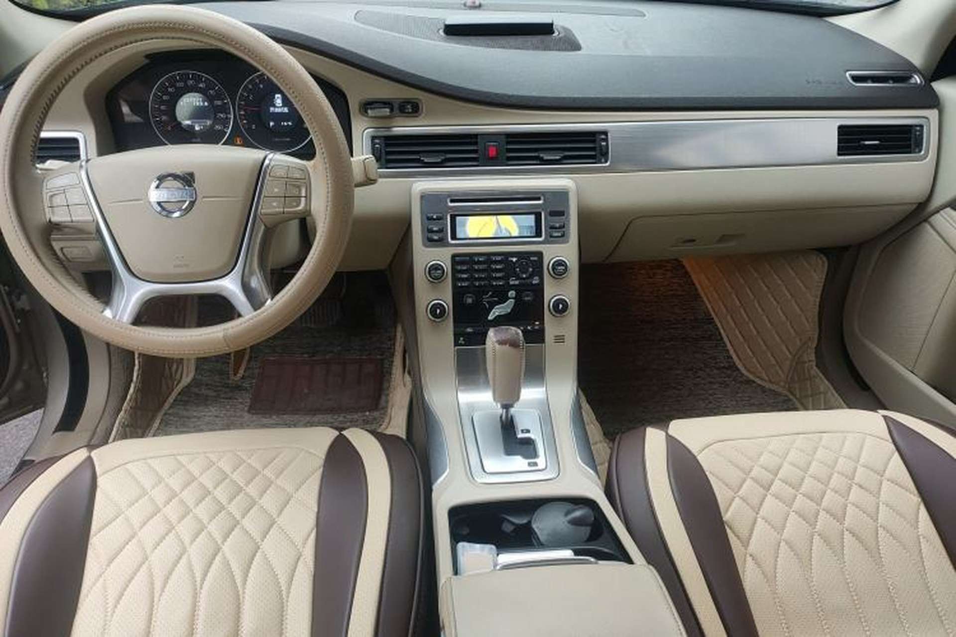 Used Volvo S80L 2011 2.0T ZhiShang Version Center Console