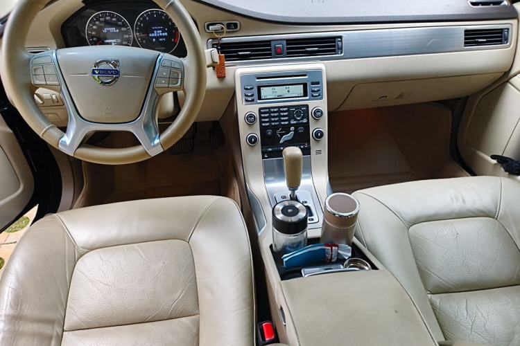 Used Volvo S80L 2011 2.0T Zhiya Edition Center Console