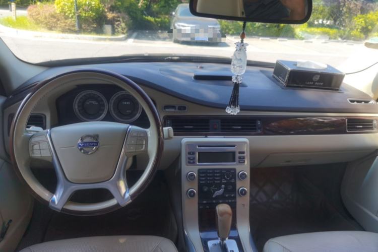Used Volvo S80L 2011 2.0T ZhiZun Edition Center Console