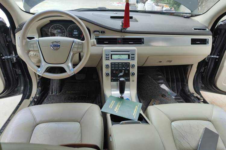 Used Volvo S80L 2011 2.0T Zhiya Edition Center Console