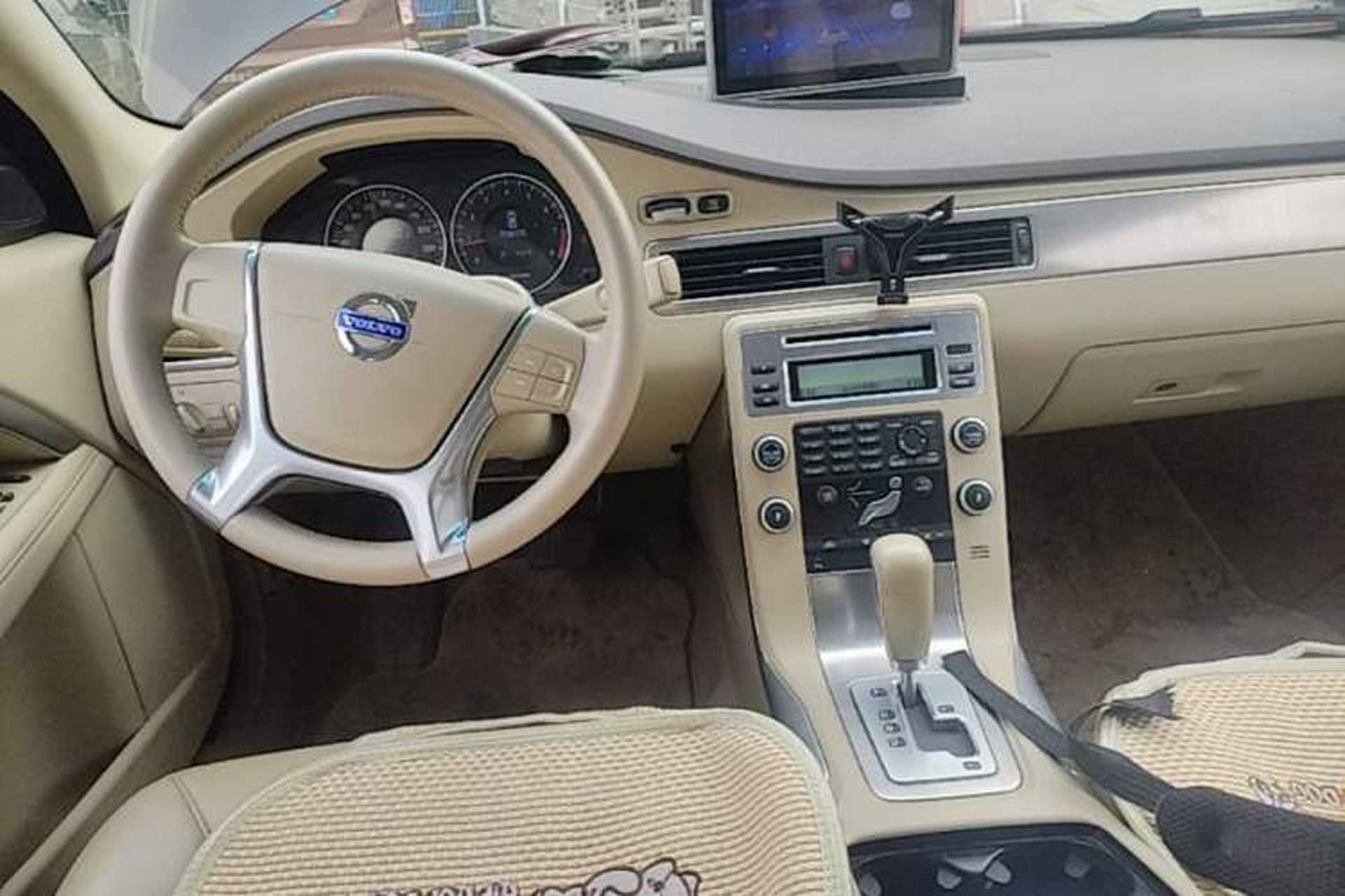Used Volvo S80L 2011 2.0T ZhiShang Version Center Console