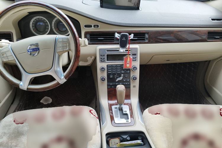 Used Volvo S80L 2011 2.0T ZhiZun Edition Center Console