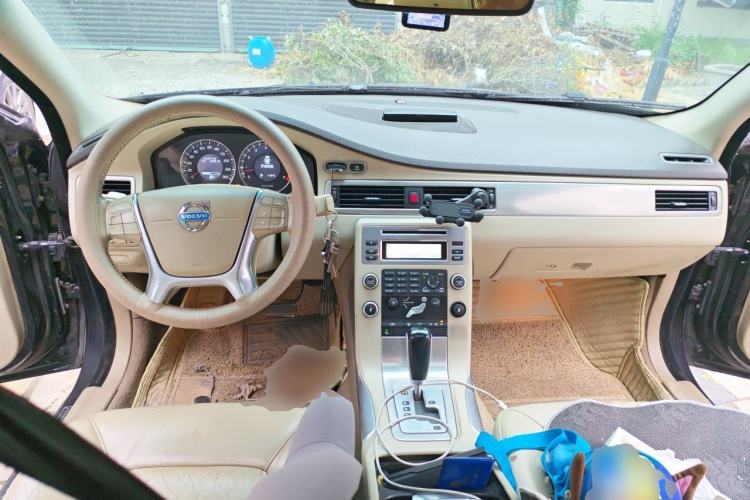 Used Volvo S80L 2011 2.0T ZhiShang Version Center Console