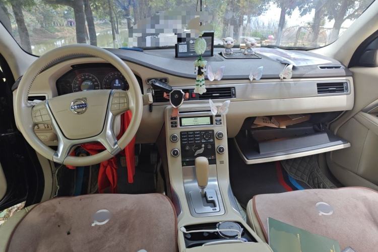 Used Volvo S80L 2011 2.0T ZhiShang Version Center Console