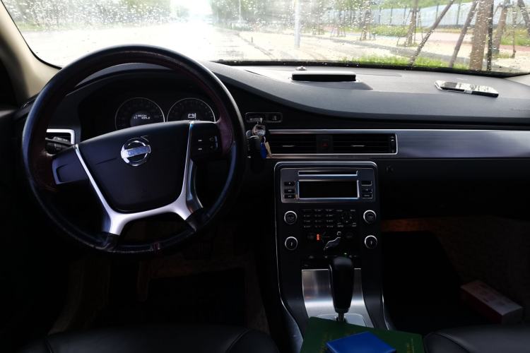 Used Volvo S80L 2011 2.0T ZhiShang Version Center Console