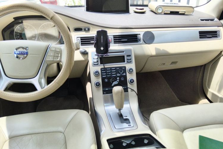 Used Volvo S80L 2011 2.0T ZhiShang Version Center Console