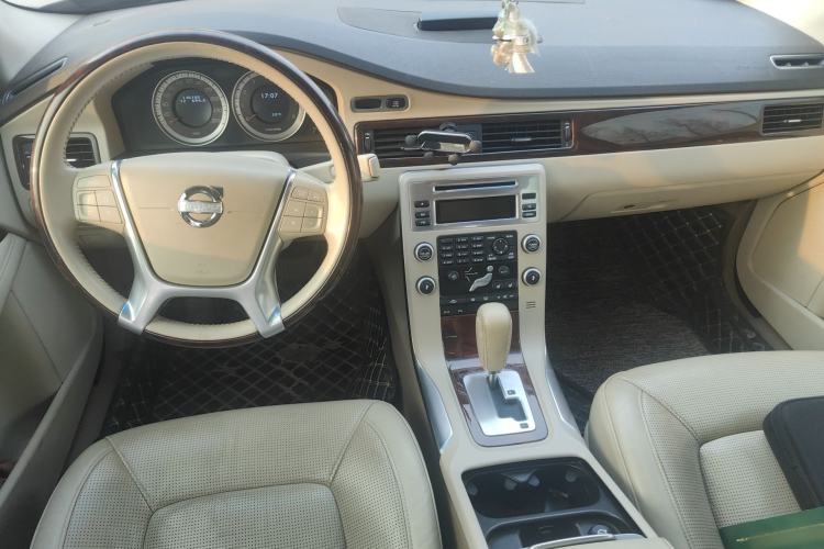 Used Volvo S80L 2011 2.0T ZhiZun Edition Center Console